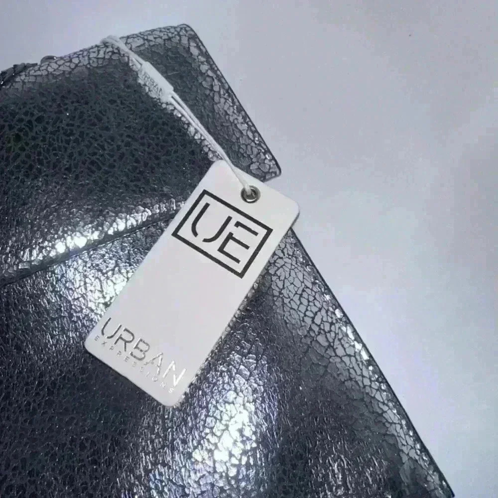 NWT!!! Urban Expressions Clutch/Crossbody/ Silver & Metallic!! - Picture 4 of 10